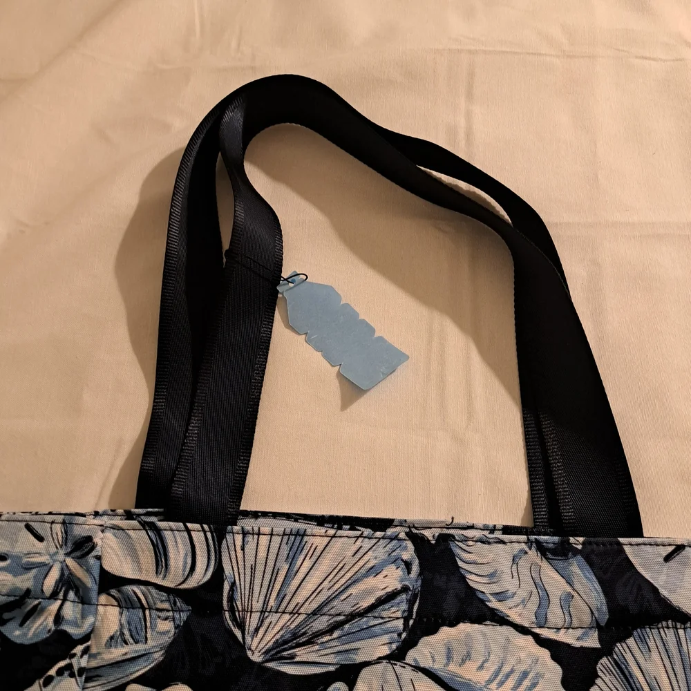 Vera Bradley Morning Shells Pattern Blue Seashell Tote - Picture 15 of 15